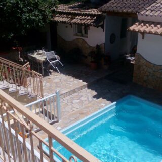 Blue Flowers: Apartments and Rooms in Benitses