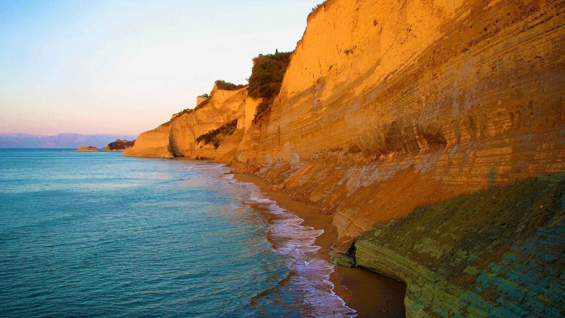 Peroylades - Loggas Beach