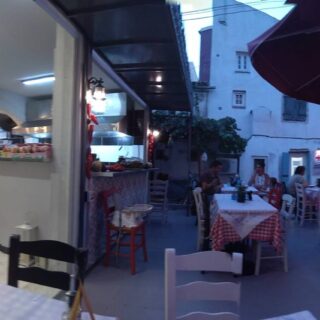 Captain Octopus: Seafood Restaurant in Benitses Corfu
