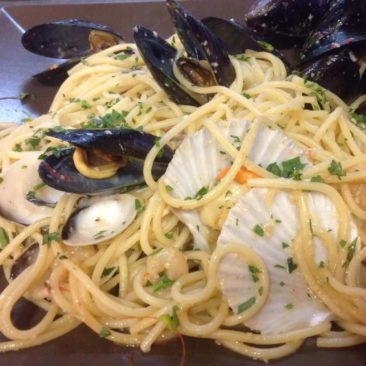 Mussels spaghetti by Captain Octopus