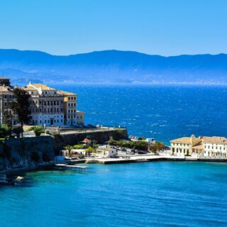 Φαληράκι κάτω από το παλιό φρούριο στην Κέρκυρα