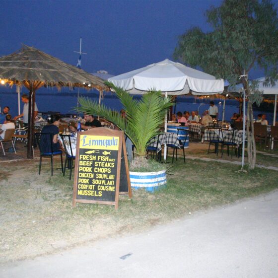 Limnopoula taverna by the sea