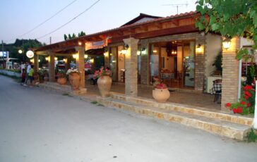 Limnopoula taverna Petriti