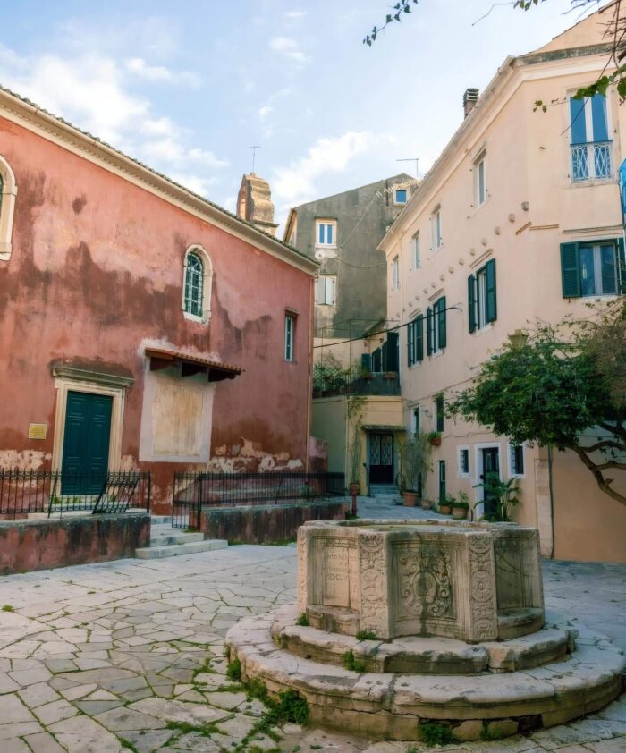 Kremasti square in Corfu old town