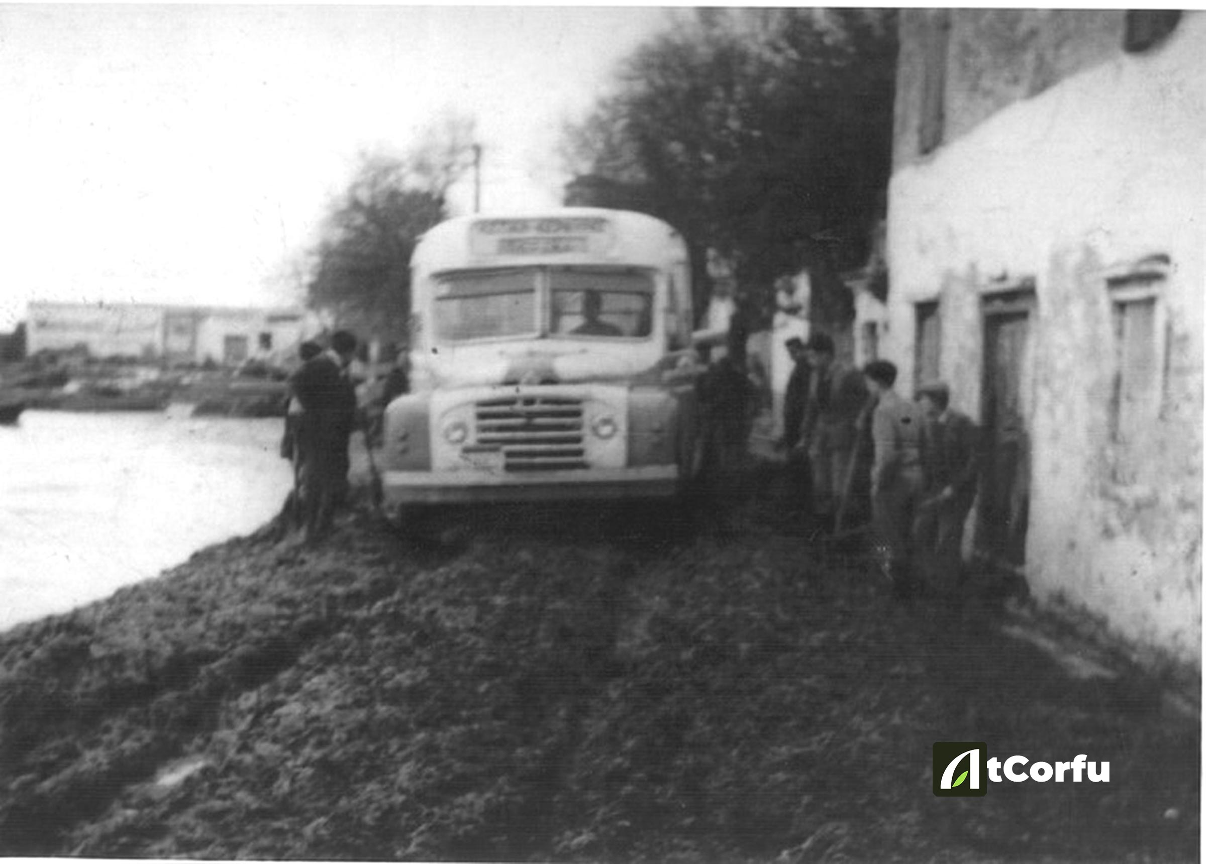 skaloma bus in seaweeds 1960 ori